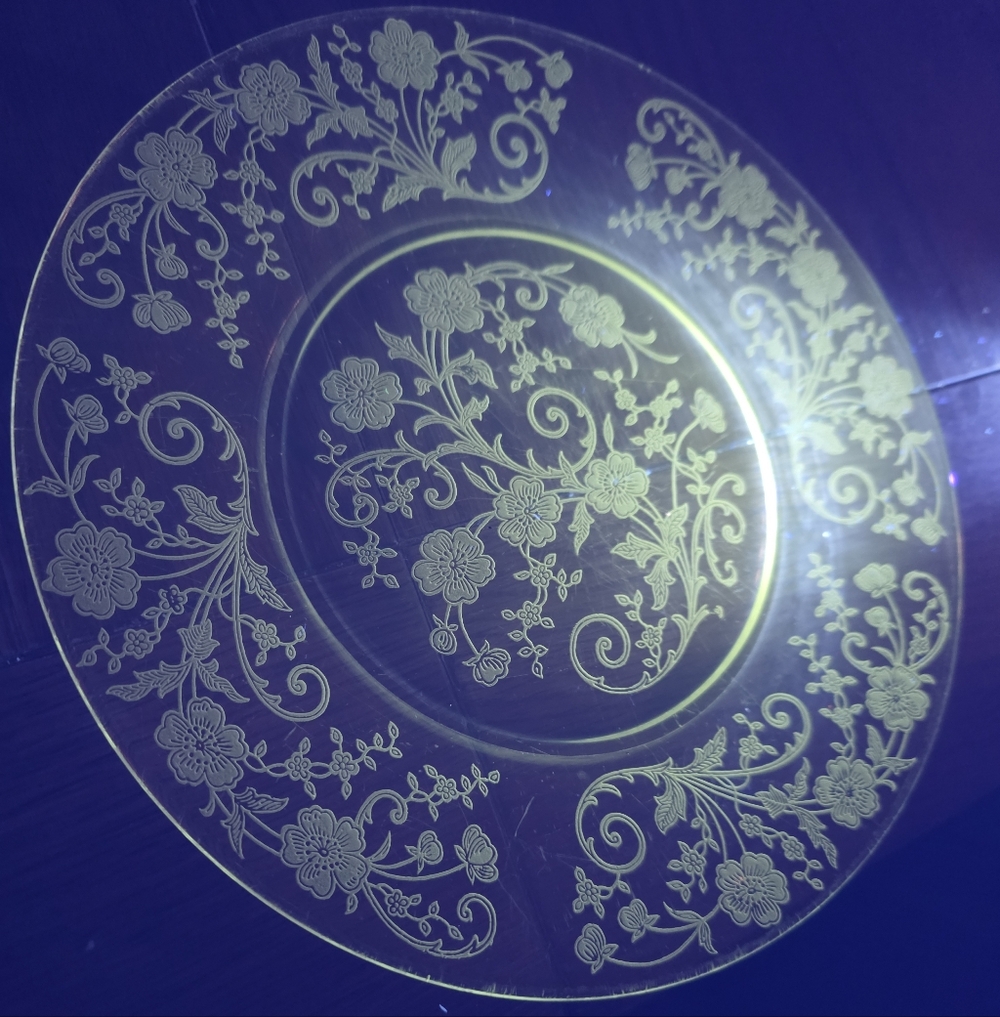 Vintage Cambridge 9.5" Plate With Buttercup Etched Design. UV Reactive.
